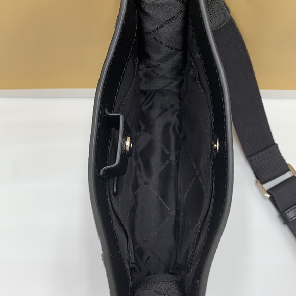 MICHAEL KORS Briley Small Pebbled Leather BLACK - Picture 9 of 15